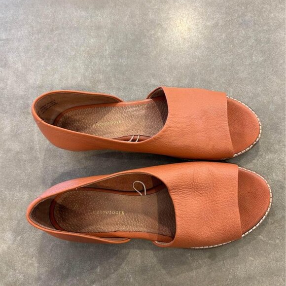 ANTHROPOLOGIE leather flats. Cognac. Womans size 8. - Picture 9 of 11